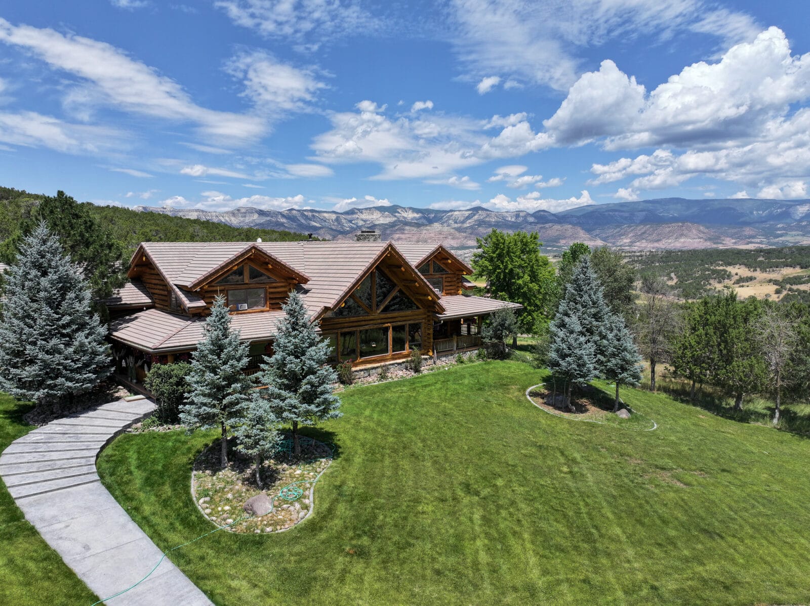 A Hunter's Dream Property and Log Cabin, surrounding by Green Forest Trees and aPicturesque Landscape, located on Deacon Gulch Ranch